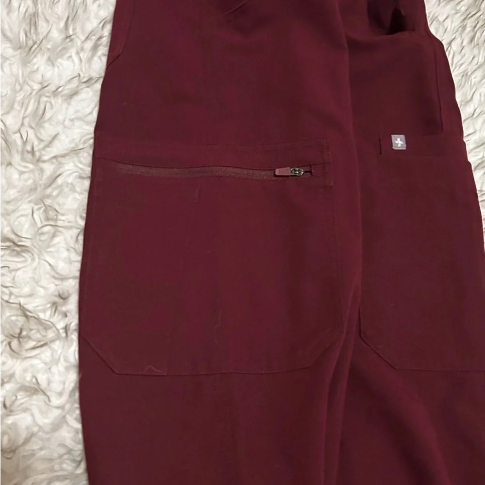 Figs burgundy scrub set - Picture 7 of 7